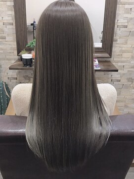 ハサミバイアトリエナガノ 千葉(8sami by atelier nagano) ショートボブ/センターパート/ツヤ髪/グラデーション/イヤリング