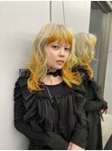 ウルフカットレイヤーカットホワイトブロンドカラーイエローカラ