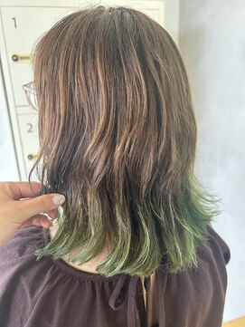 エイトオロク 那覇小禄店(EIGHT oroku) 毛先ブリーチでグリーンで魅せる外ハネミディアム