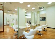 ヘアメイク トゥエンティワン エミオ狭山市店(HAIR MAKE Twenty One)の雰囲気（駅直結。西口から降りると1Fにあります◎#ショートヘア）