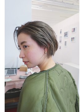 リュト(Lute) ハイライトカラー×ショートボブ