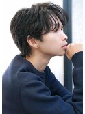 ツーブロック刈り上げなし”緩めパーマ韓流センターパート
