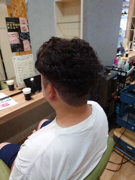 ブロッサム 東中野店 ツーブロック刈り上げハードパーマアッシュブラック