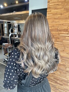 ヨロ 上野(YOLO) ハイライトカラーミルクティーベージュレイヤーカット