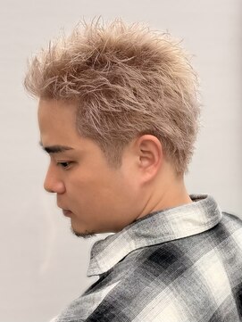 アンバー(UMBER) スパイキーショート 金髪ショート