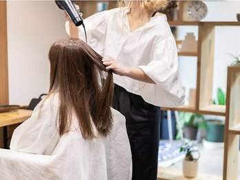 シェアサロン　Hair park itami【ヘアパークイタミ】の写真/【阪急伊丹駅徒歩1分】全員女性スタイリストだから話しやすい雰囲気♪美肌カラー診断で似合う色味をご提案!