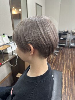 プレイン(PLAIN.)の写真/大人女性の美を引き出す高技術。最小限のダメージで叶える白髪ぼかしで、いつまでも『キレイ』を演出。