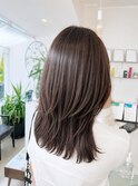艶感アッシュブラウン×ミディアムレイヤー