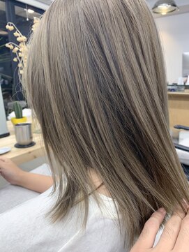 ヴェルダ 池袋店(verda) ブランジュアッシュ×伸ばしかけミディ