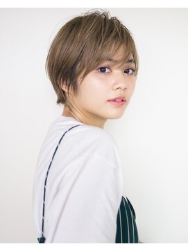 ピズム(PISM) 耳かけカジュアルイメチェンショート/フォギーベージュ