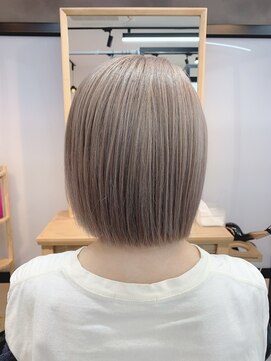 イーラ(era) プラチナカラー　ボブ　アッシュパープル　艶カラー　/era