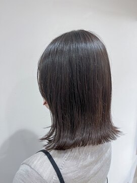 ロロン(LORONG) ミディアムレングス 重めボブ オリーブカラー