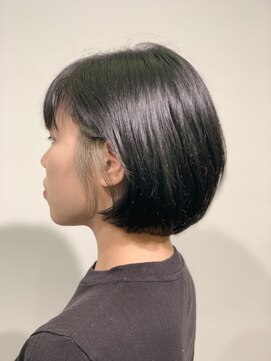 イイナヘアガレージ(117) 【117hairgarage】耳かけシンプルボブ_イヤリングカラー