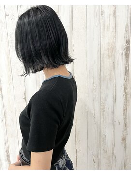 アトレ(attrait) ＊切りっぱなしタイトボブ 外ハネ ブルーグレー 天王寺美容室