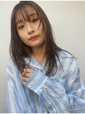 攻めすぎないストレートレイヤースタイル