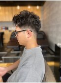 流行メンズ短髪ベリーショートスーツ刈り上げ黒髪ツーブロック