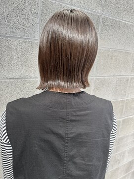 アン(un.) 松山市【10代20代30代オススメ】ぱつっとボブ×外はね