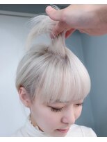 プネル(punel)&nbsp;ウルフレイヤーウルフカットケアブリーチ佐藤ホワイトベージュ