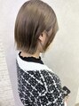 フルブルーム(fullbloom)&nbsp;ナチュラルなグレージュカラーです。結べる前下がりボブ