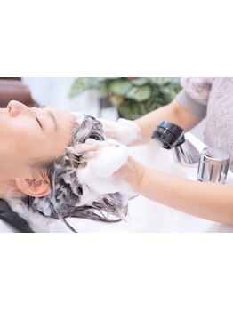 リラックスしながら頭皮ケアができる極上のヘッドスパ◎心地良いひと時をお過ごしください♪