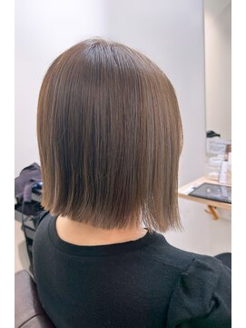 エレノア 自由が丘店(Eleanor) パツボブ/外はねボブ/ベージュカラー/ミルクティ/２０代３０代