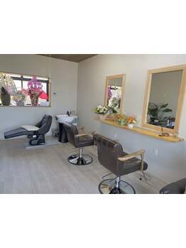 2席のみのアットホーム空間で、海を見ながらゆっくりと過ごせる◇友達同士やカップル、お子様連れも歓迎◎