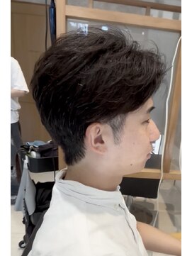 キオナ 勝どき(Kiona) メンズショート/センターパート