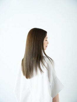 気になるクセ/うねりを解消し憧れのストレートが叶う♪指通りのなめらかさ&つやに驚き！