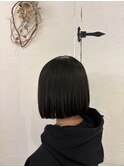 重めの切りっぱなしボブ