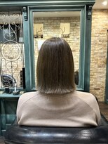 モナン 海老名(Monan)&nbsp;グレージュハイライト 切りっぱなしボブ ぱっつんボブ