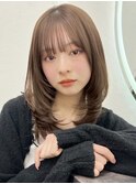 ミディアム レイヤーカット 顔周り 前髪 ベージュカラー
