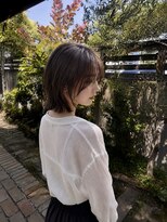 テントヘアー(tent hair)&nbsp;ナチュラルなくびれ感でつくる、大人可愛いミディアム