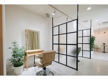 カミケンネオ(kamiken.neo)の雰囲気（間仕切りのある半個室の施術スペースが４席♪[郡山朝日]）