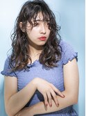 ほつれたようなリッチガールが外国人の子供みたいなヘア