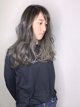 アリーシャ バイ アルティナ(Alisha by artina) シルバーグレーハイライト×波ウェーブ　【Alisha相模大野】