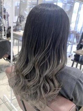 クアトログランシュ ひたちなか店(QUATRO×GranCieux) ミルクティーグレージュ×グラデーション