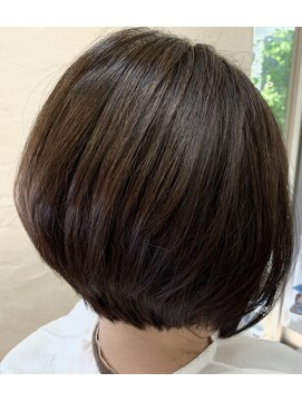 ファーレンピュアスウィート(fahren-pure-suite) 前下りレイヤーボブ/グレーカバー/ショート/304050代