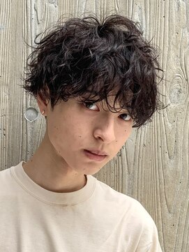 フィフスワン(fifth one) 波巻きパーマメンズパーマメンズヘアツーブロックツイストパーマ