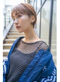 明るい透明感のあるベージュカラーとショートボブがおしゃれ
