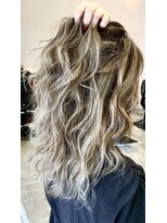 アークス(Arks)&nbsp;ホワイトバレイヤージュヘアー♪