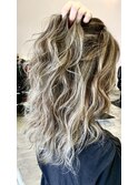 ホワイトバレイヤージュヘアー♪