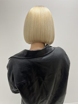 シーバイデコ(See by DECO) ホワイトブロンドとぱつっとボブ！