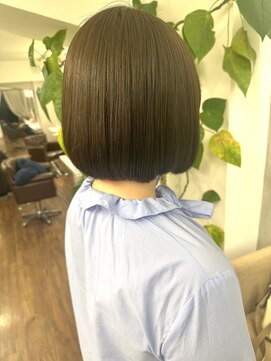 インビテーション(invitation) ミニボブ　オリーブブラウン