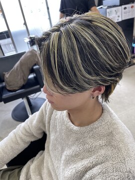 ジーナ 天神(Zina) ニュアンスパーマ/センターパート/金メッシュ