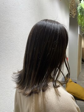 ルッソカナン(Lusso canaan) 外ハネ顔周りレイヤーオリーブブラウン