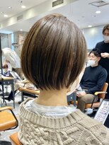 アフロート ルヴア(AFLOAT RUVUA)&nbsp;『岩田莉奈』40代50代お洒落な白髪染ショートボブ新宿ケアカラー