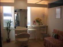 美容室アール(R)の雰囲気（個室風のセット面でゆったりと施術ができるスペースもあります。）