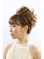アカラ ヘアアンドメイク 宇美(Akala hair&make)&nbsp;個性的な三つ編みで高さのあるキュートアップ
