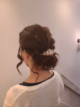 ビューティーボックスハーモニー(BeautyBox Harmony) ルーズシニヨン