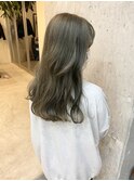オリーブベージュ